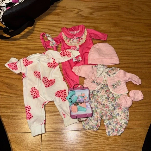 Adorable Baby Clothing Set with Heart and Floral Patterns - Picture 1 of 3